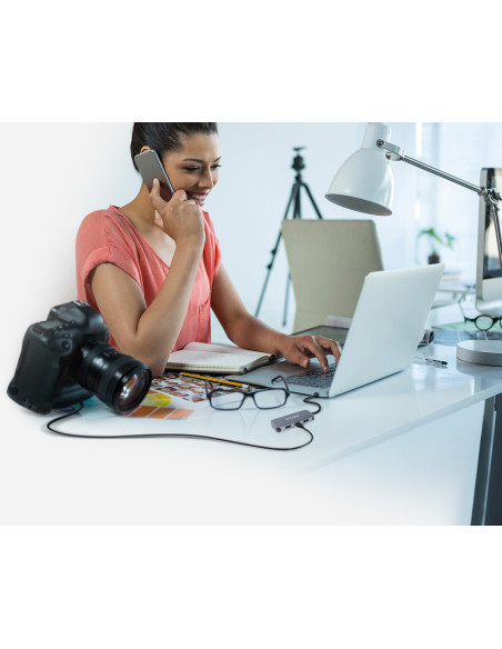 Docking Station 6-in-1 USB-C Hub with HDMI/Gigabit Ethernet/Power Delivery